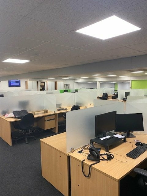 OFFICE GLASS DIVIDER SCREENS